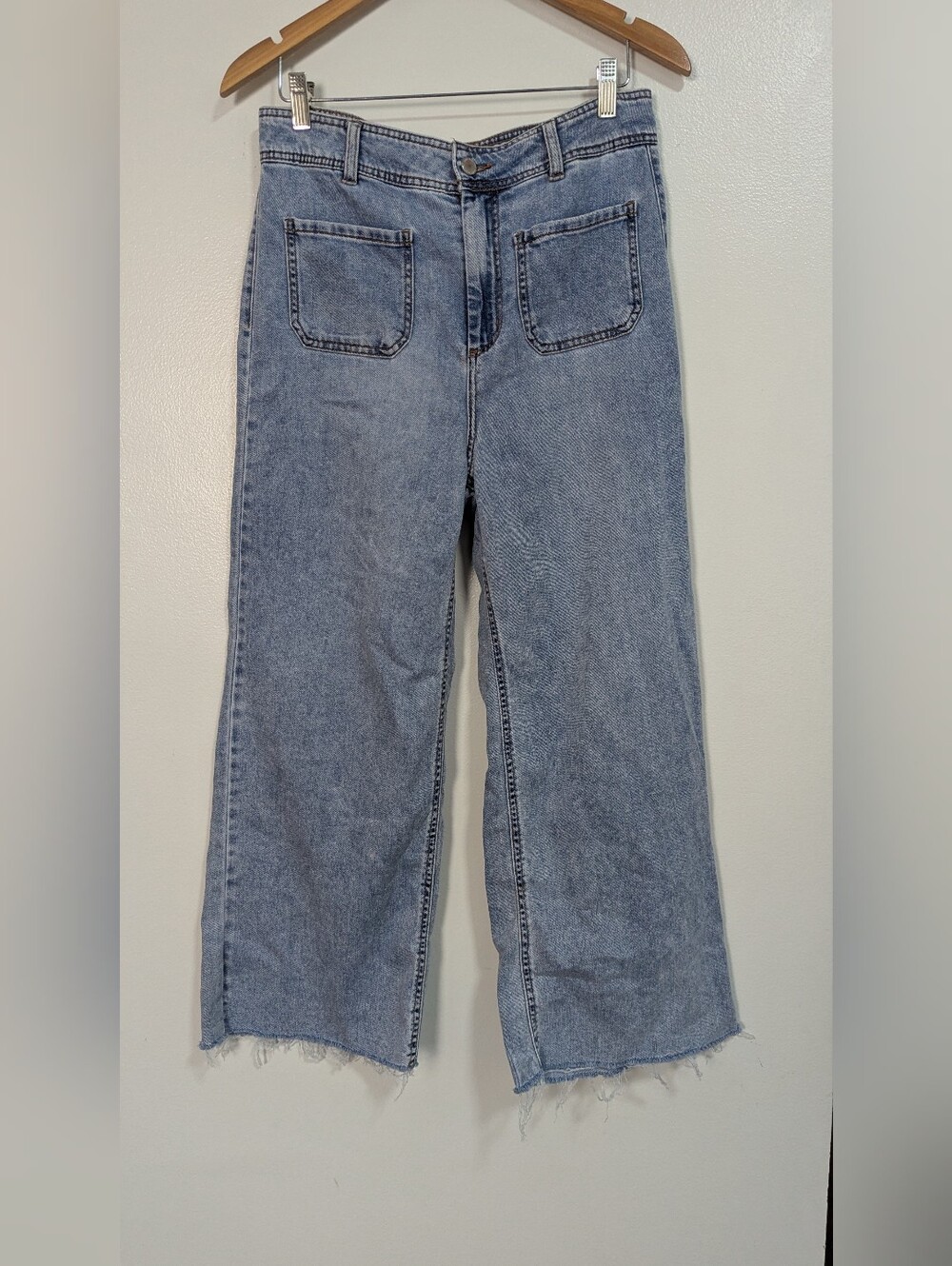 Oak New York Size 10/30 Cloud Luxe Light Wash Wide Leg Cropped Jeans